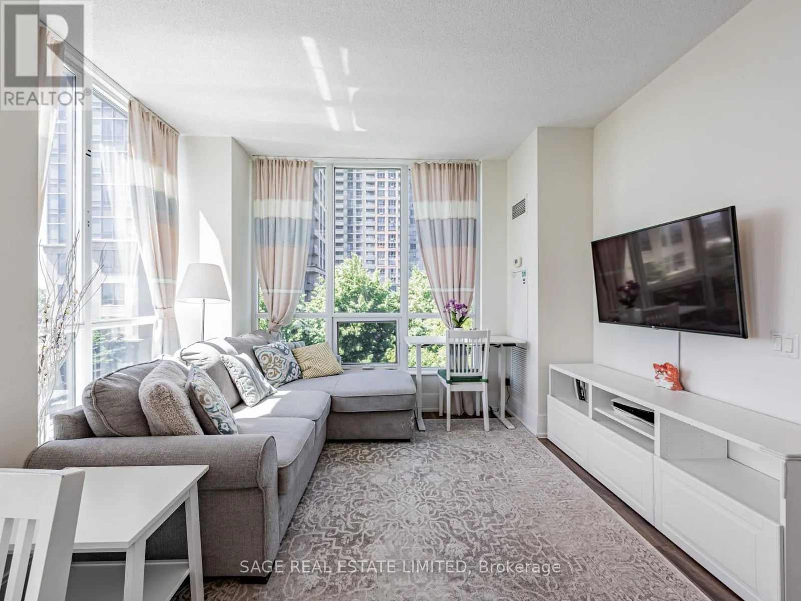 302 - 15 VIKING LANE