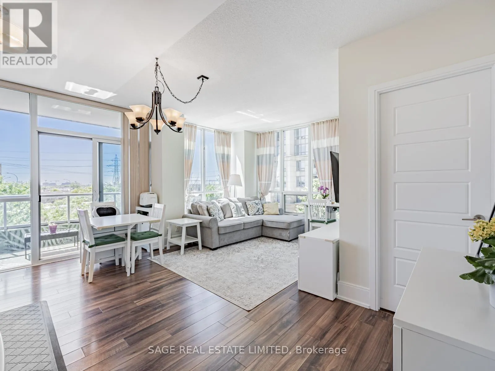 302 - 15 VIKING LANE