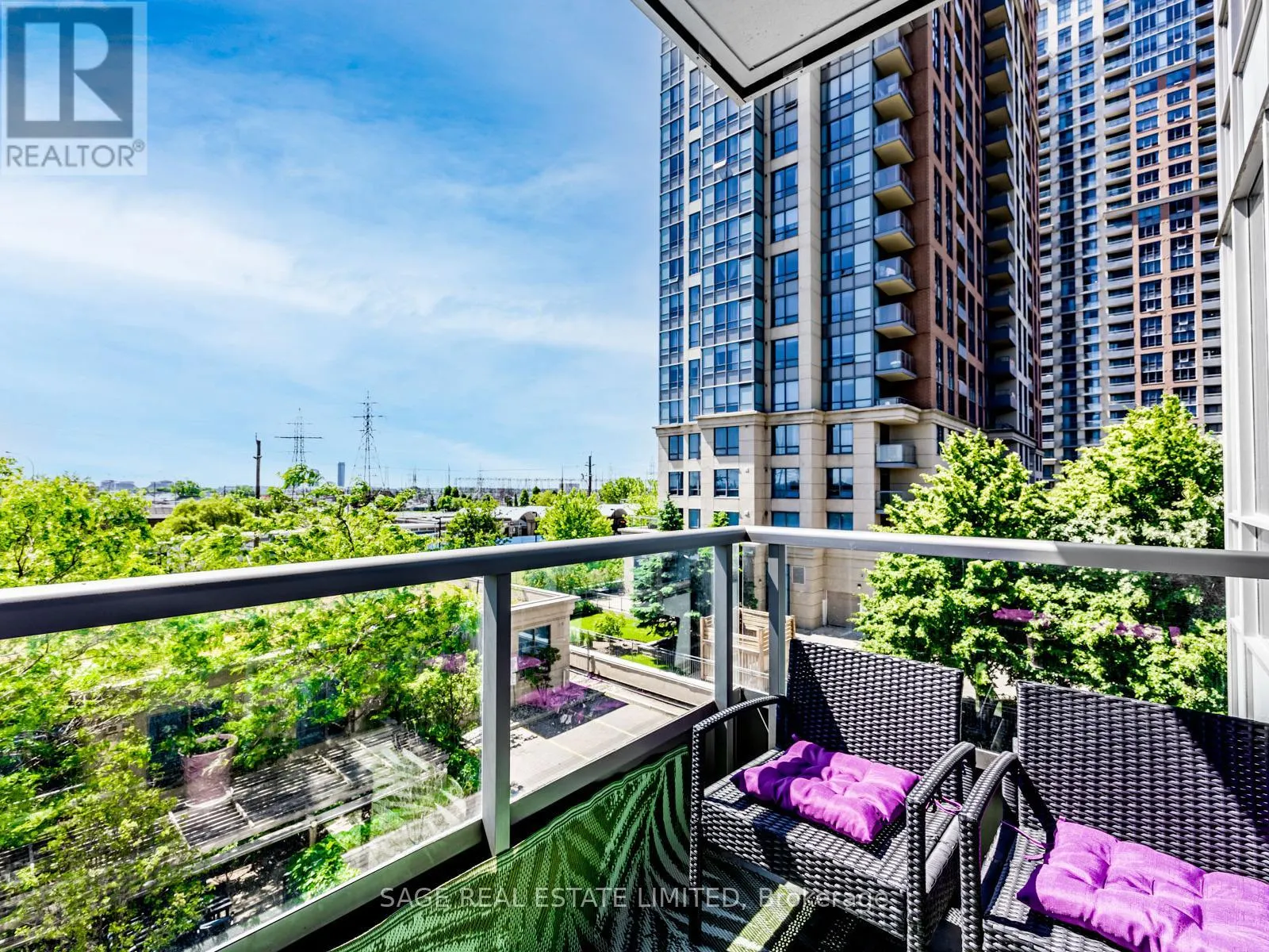 302 - 15 VIKING LANE