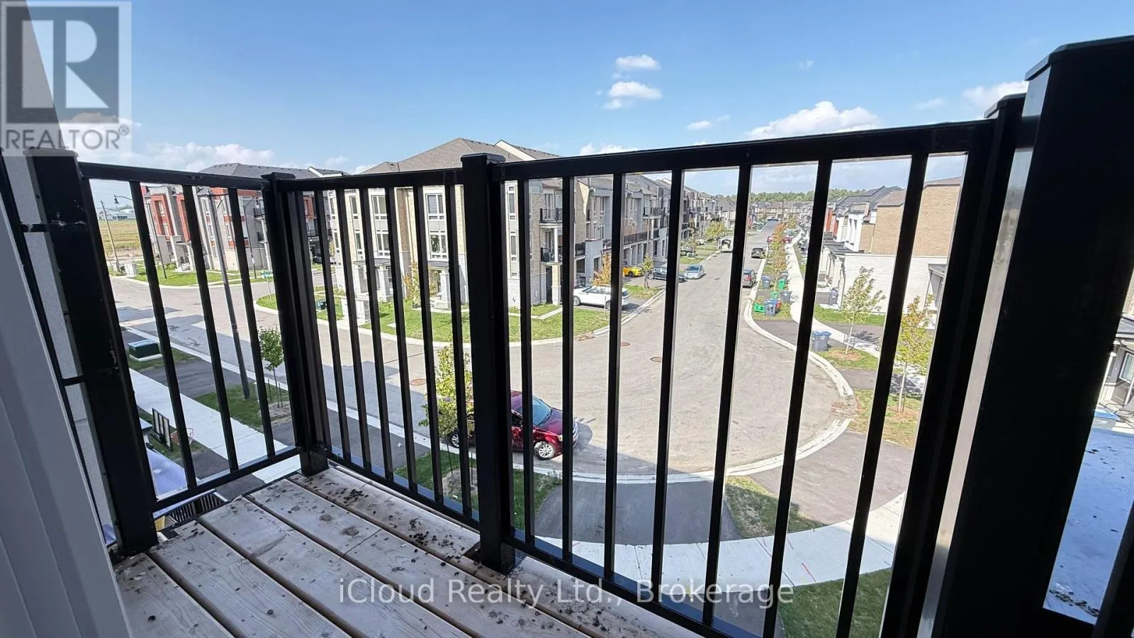 79 DONALD FICHT CRESCENT W