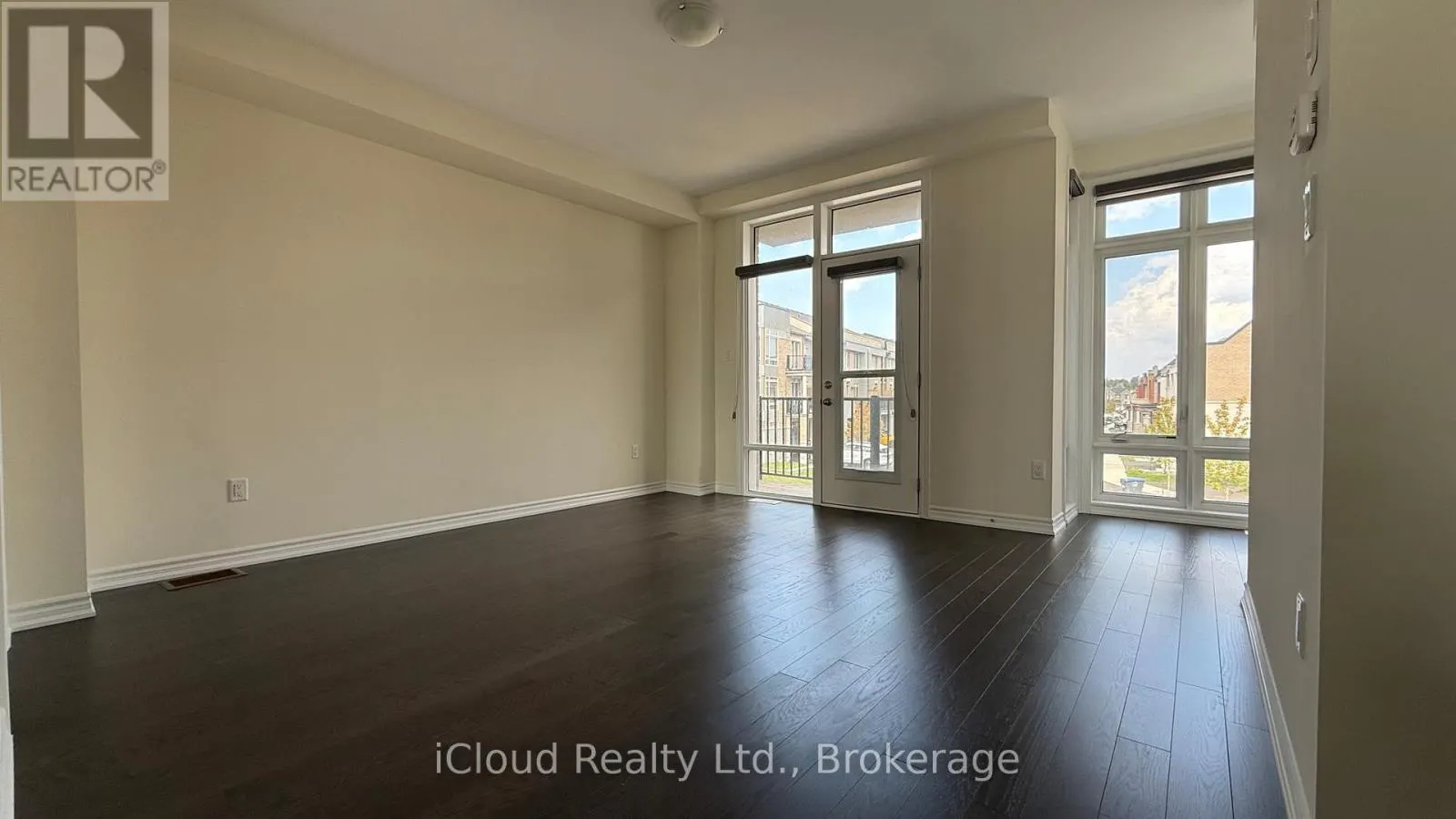 79 DONALD FICHT CRESCENT W