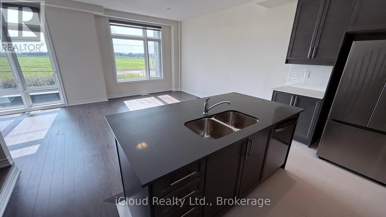 79 DONALD FICHT CRESCENT W
