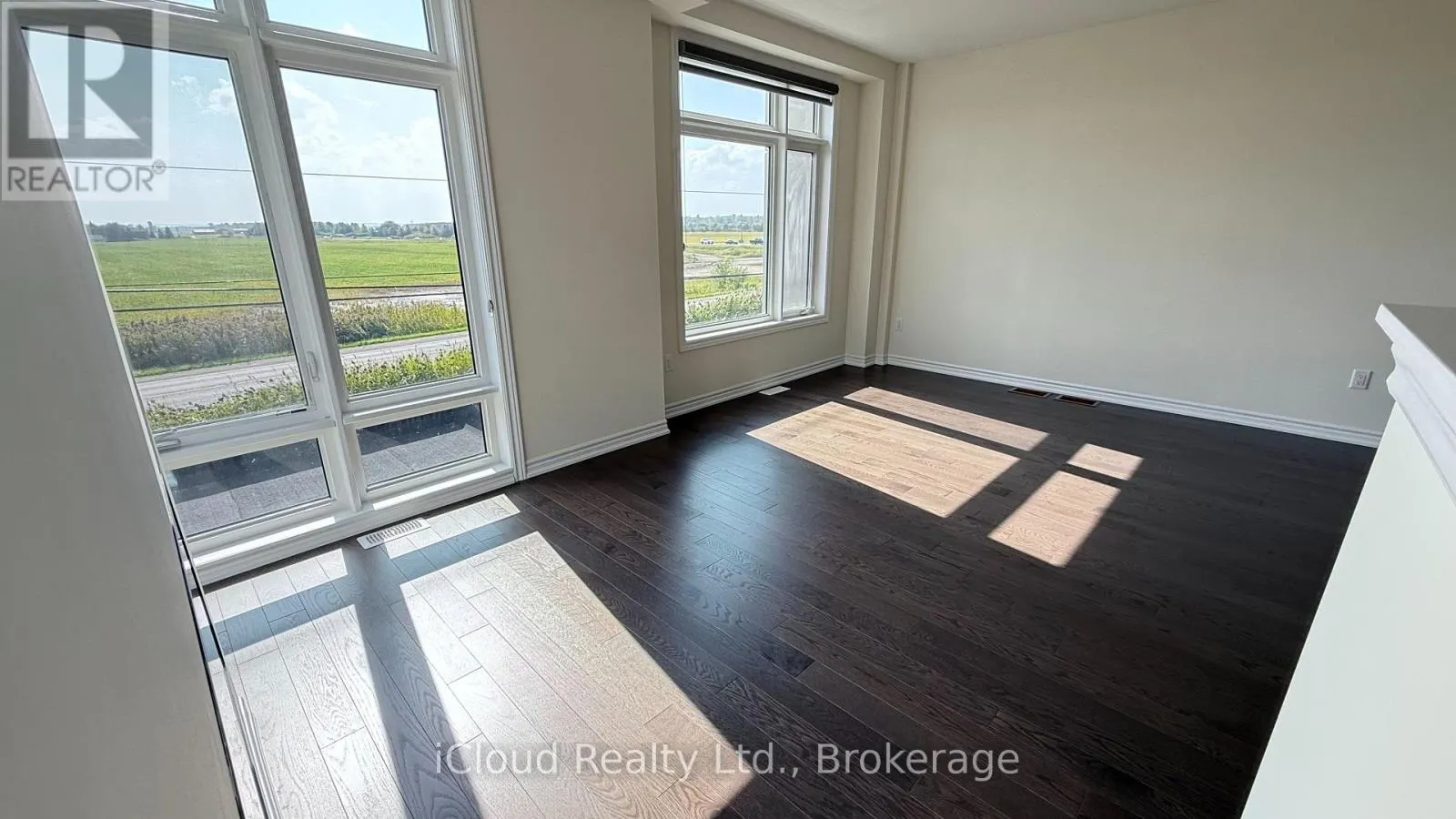 79 DONALD FICHT CRESCENT W