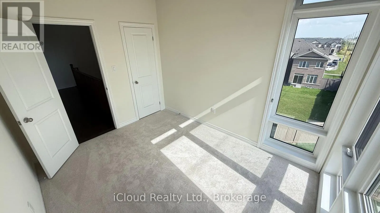 79 DONALD FICHT CRESCENT W