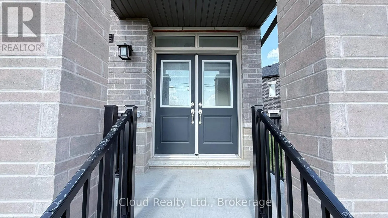 79 DONALD FICHT CRESCENT W