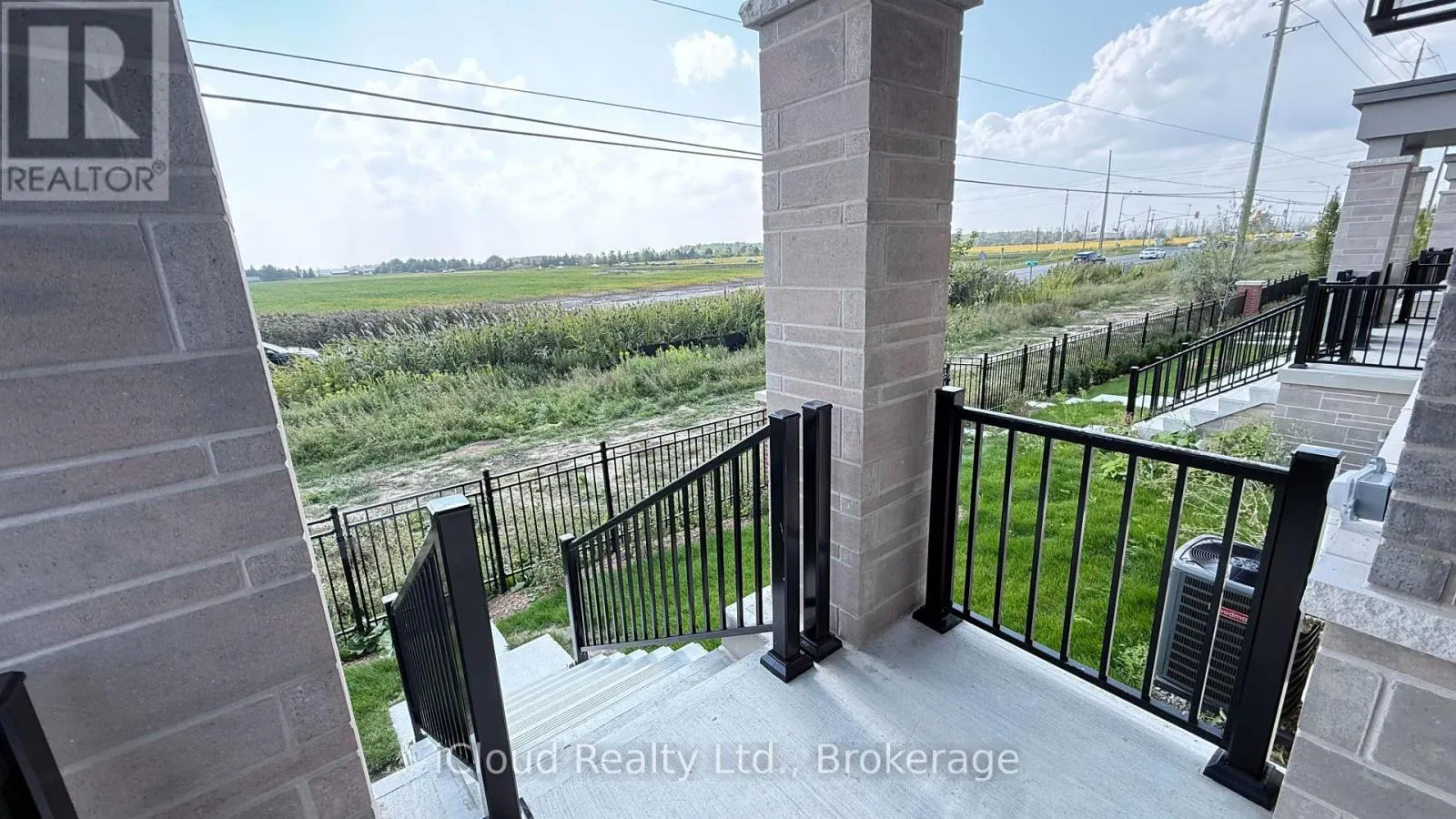 79 DONALD FICHT CRESCENT W