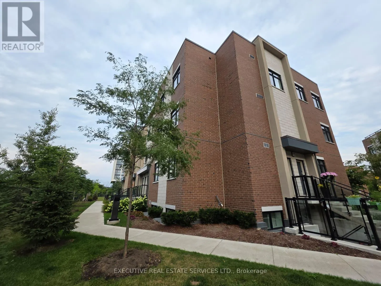 159 - 1095 DOUGLAS MCCURDY COMM DRIVE