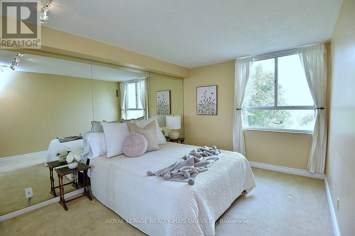 404 - 5280 LAKESHORE ROAD