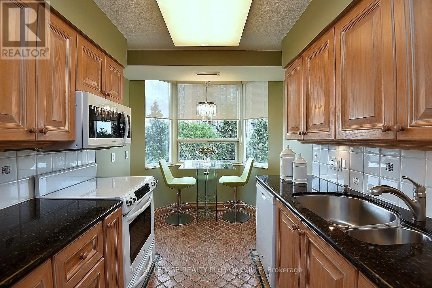 404 - 5280 LAKESHORE ROAD