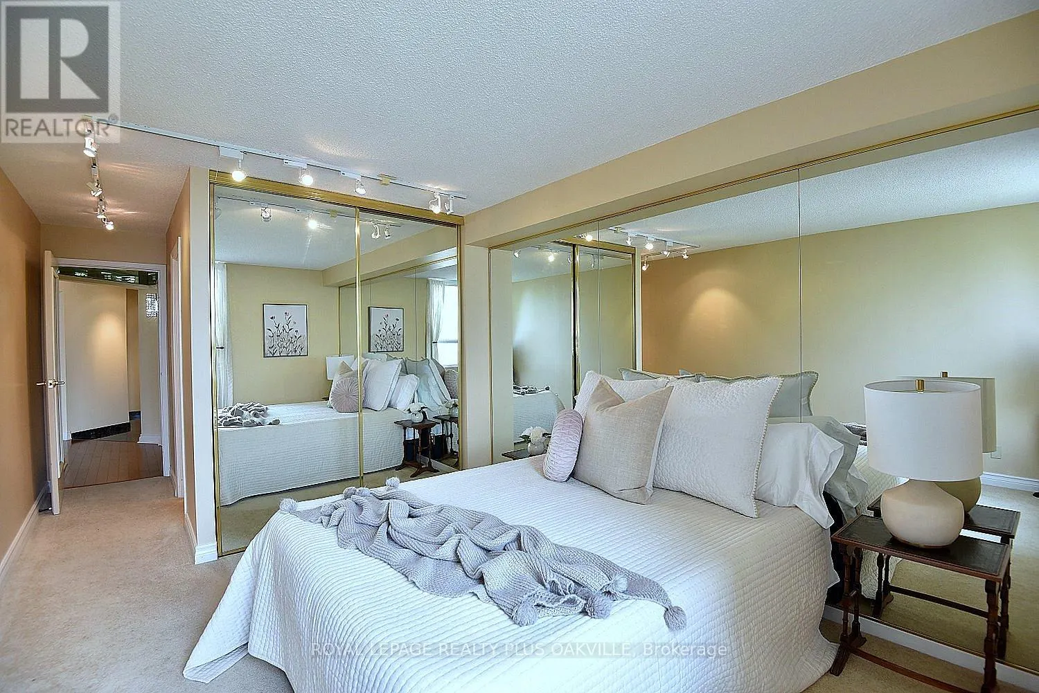 404 - 5280 LAKESHORE ROAD