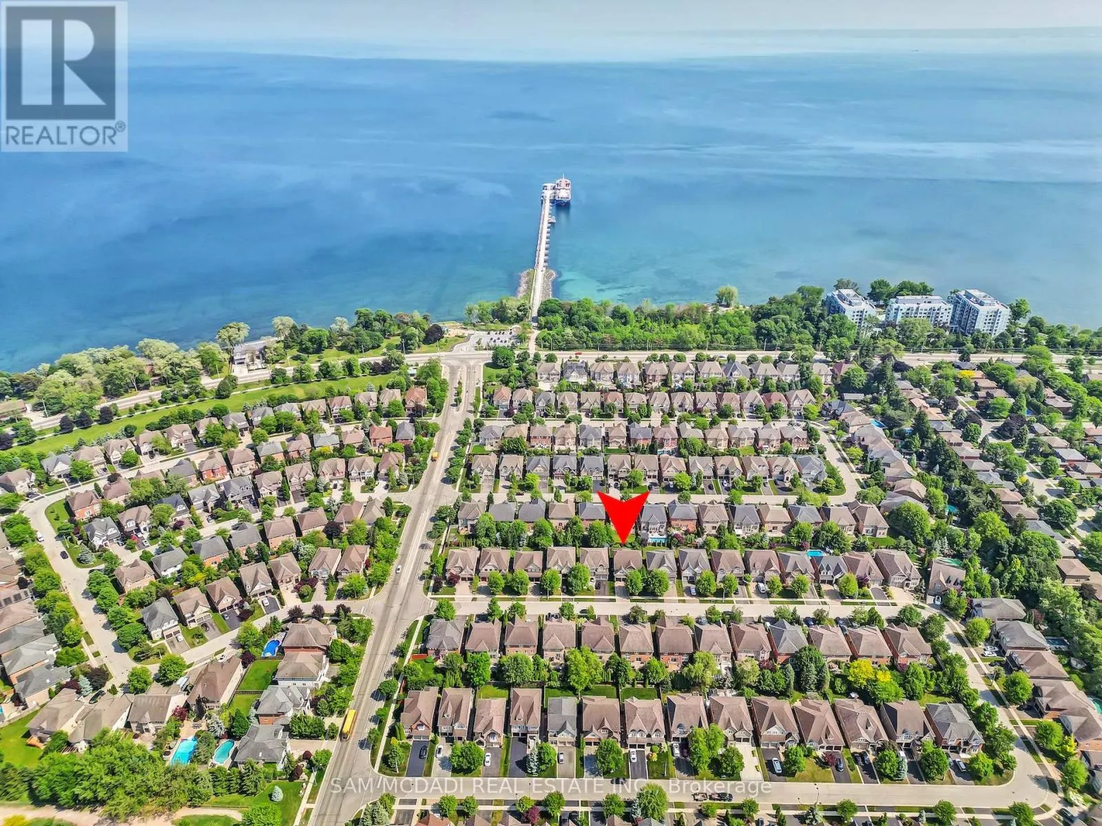 3306 FOX RUN CIRCLE