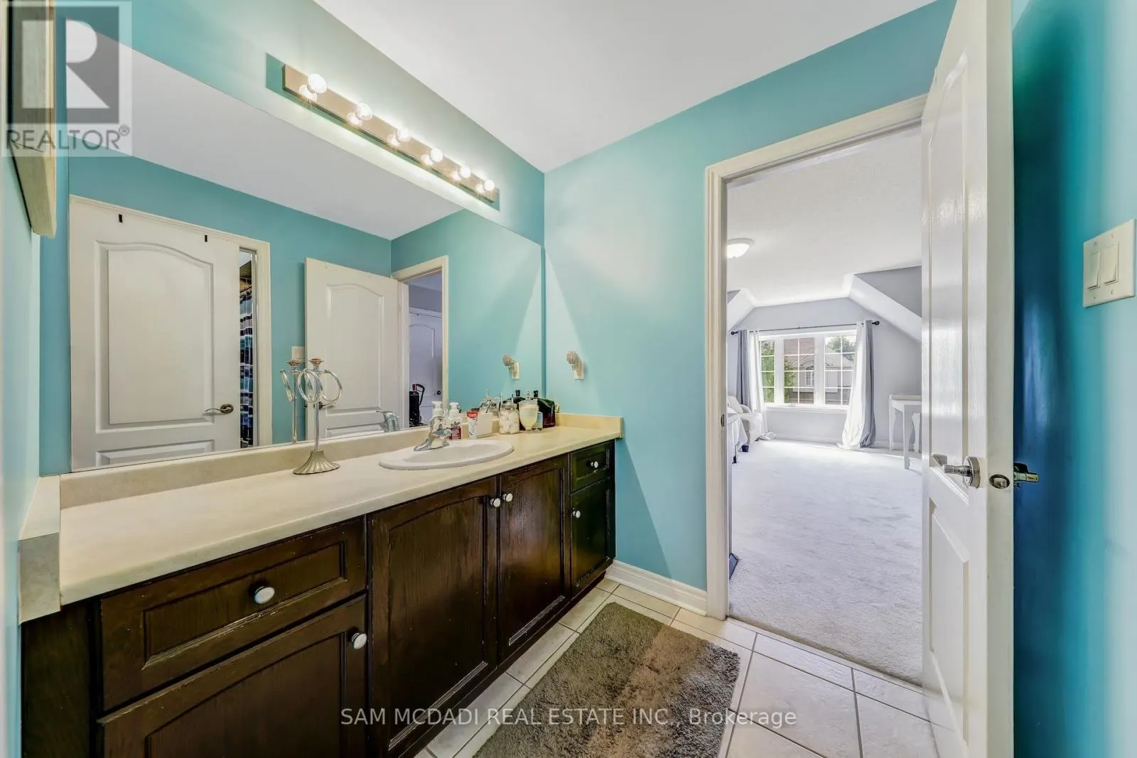 3306 FOX RUN CIRCLE