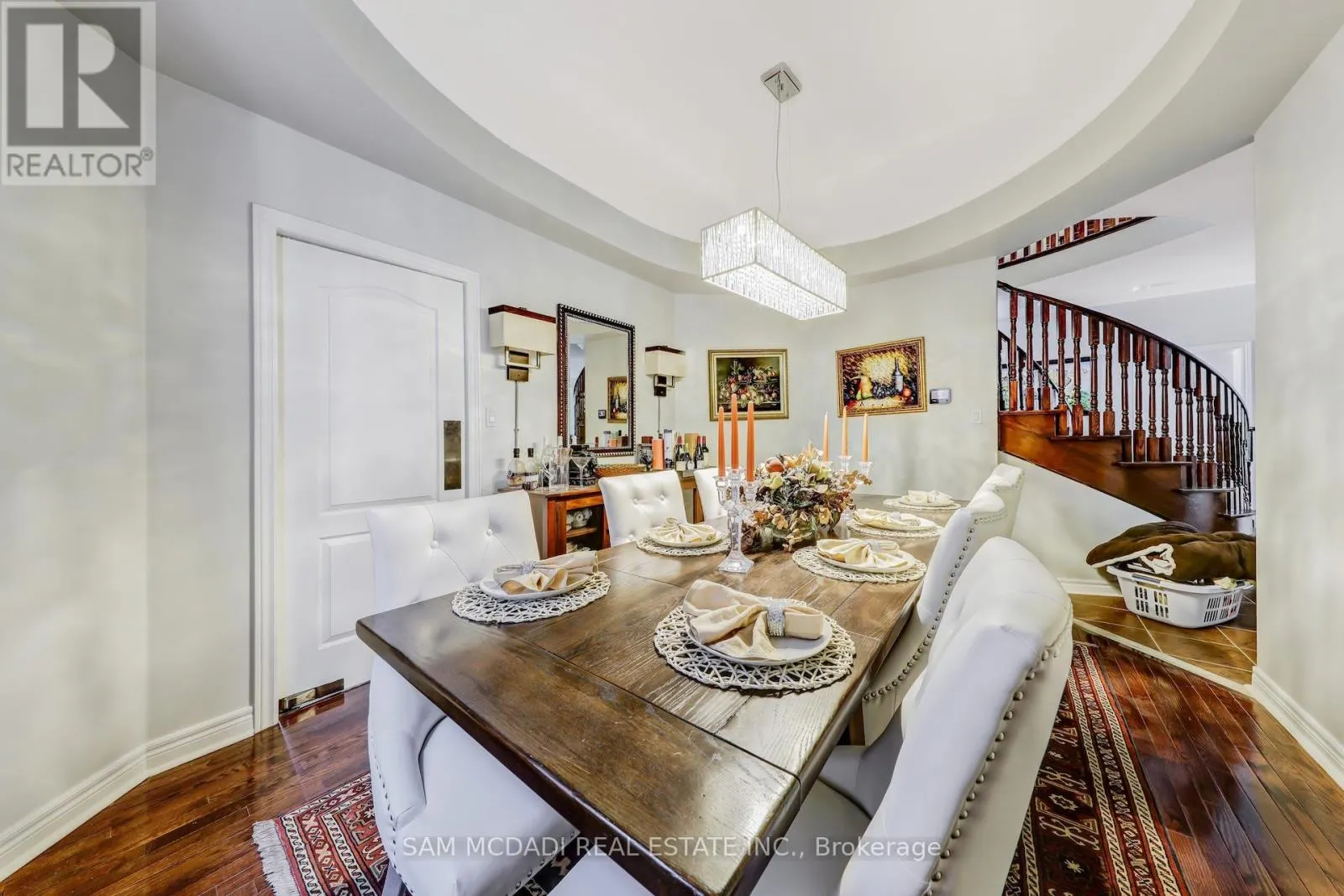 3306 FOX RUN CIRCLE