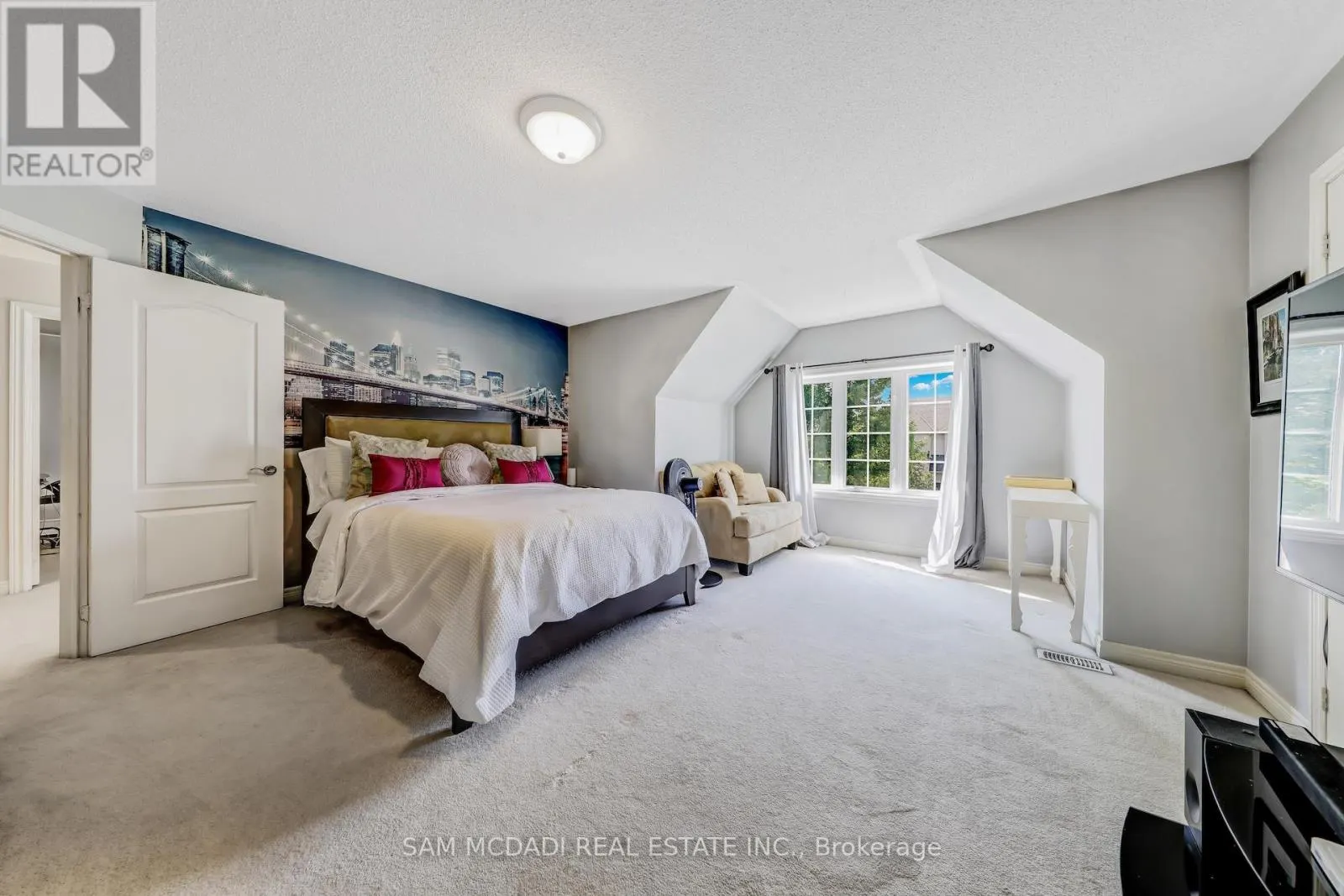 3306 FOX RUN CIRCLE