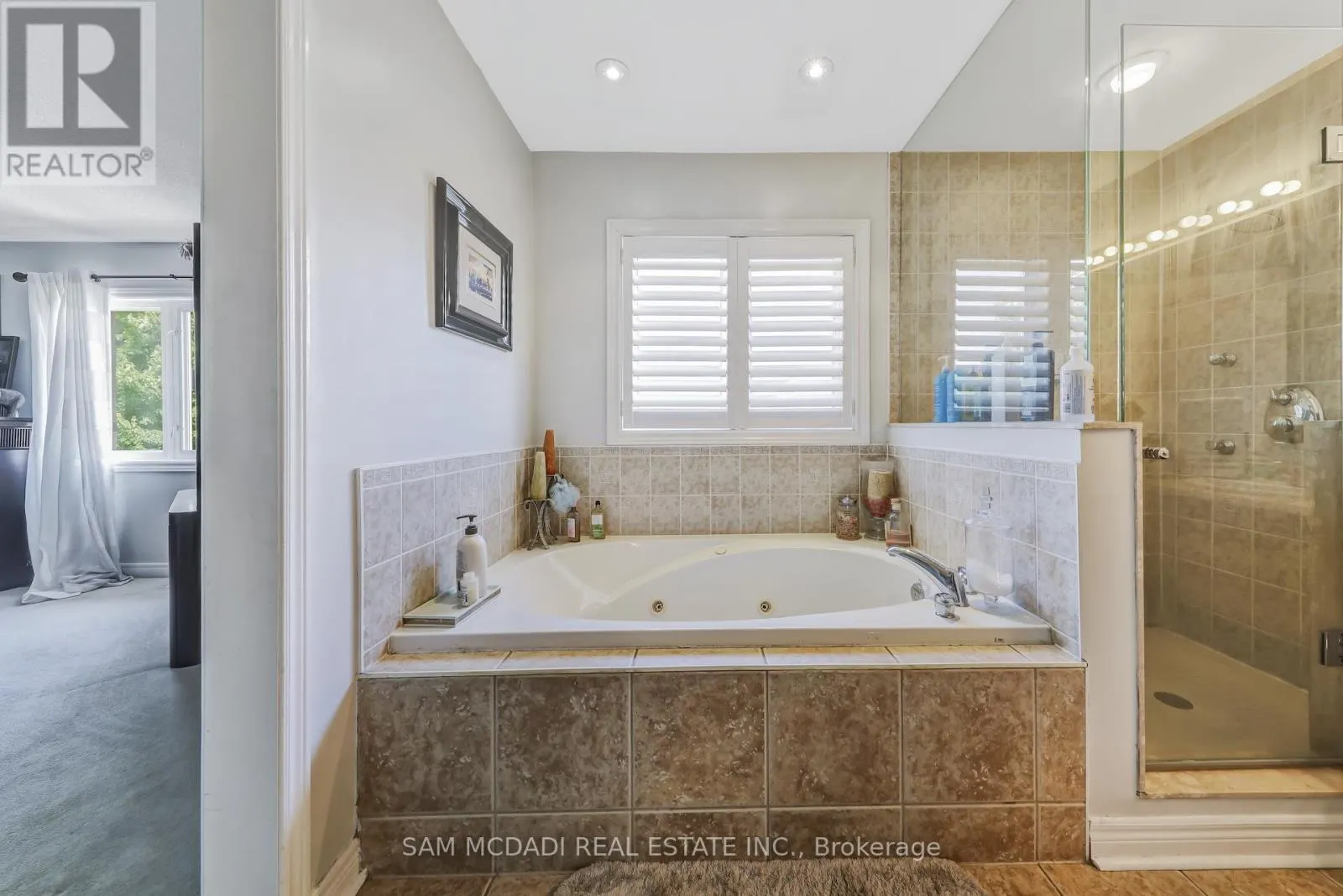 3306 FOX RUN CIRCLE