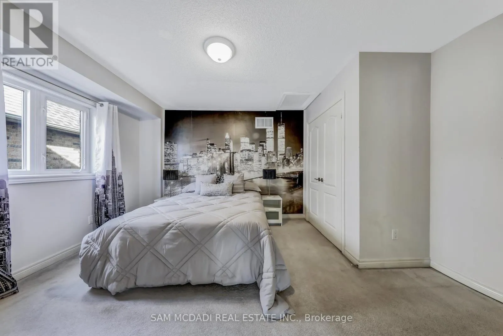 3306 FOX RUN CIRCLE