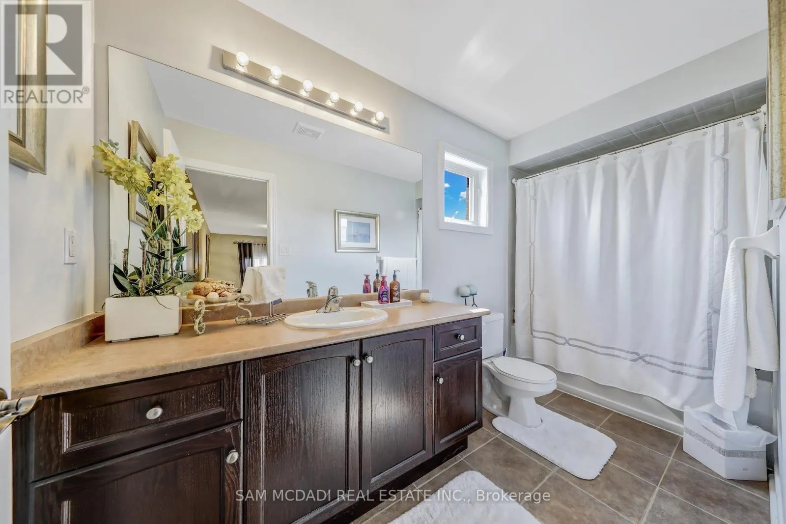 3306 FOX RUN CIRCLE