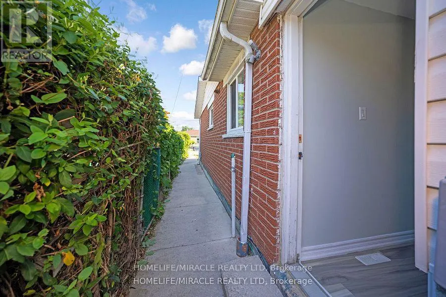 3777 WOODRUFF CRESCENT