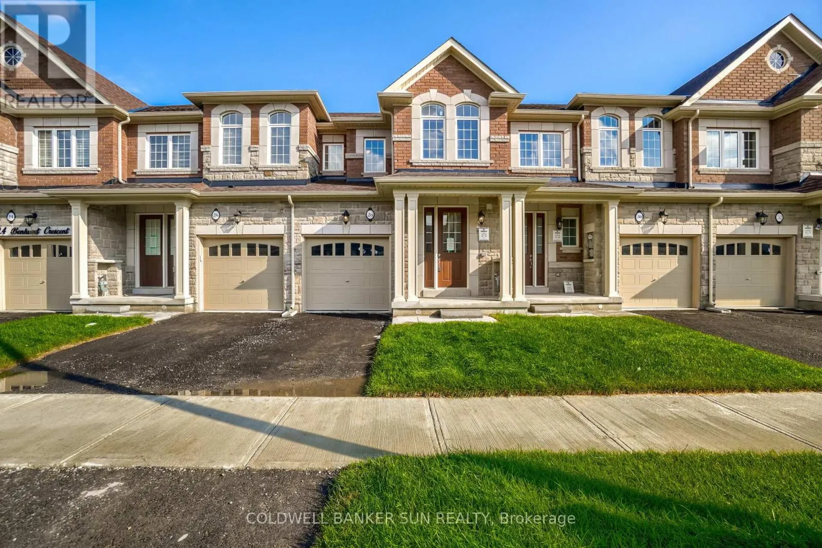 28 BENHURST CRESCENT