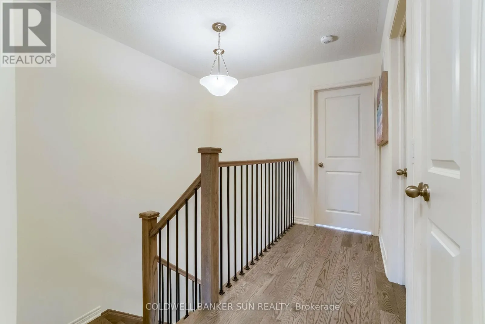 28 BENHURST CRESCENT