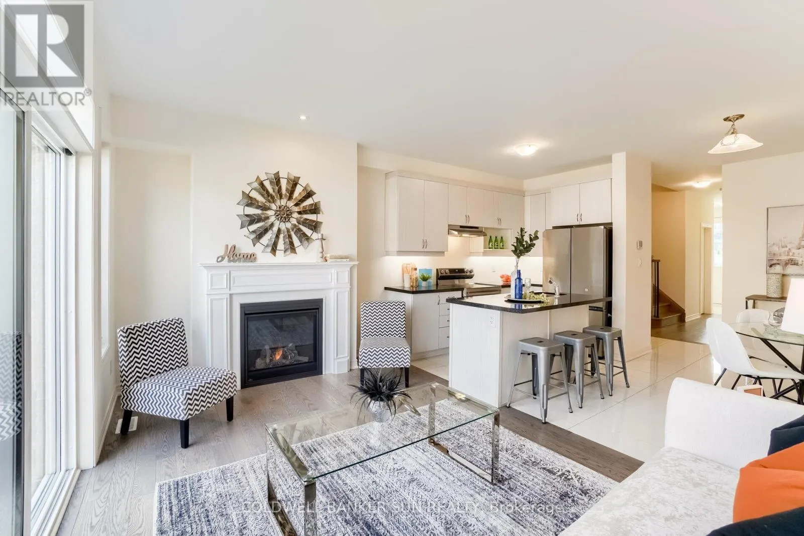 28 BENHURST CRESCENT