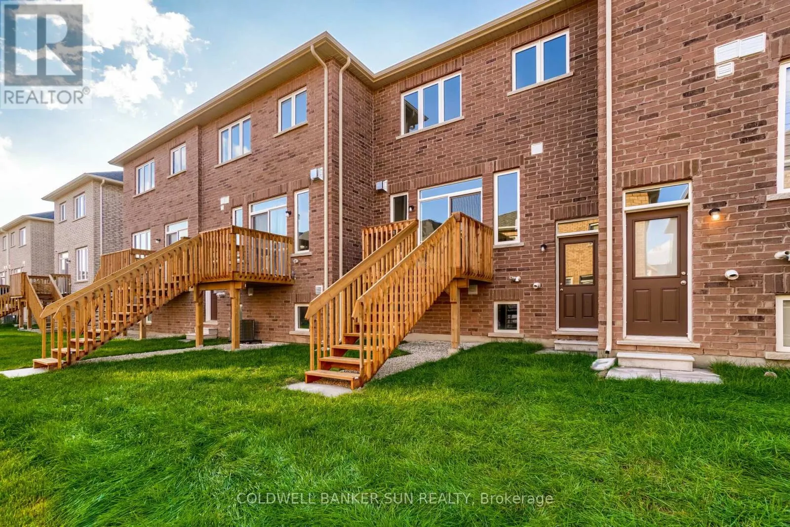 28 BENHURST CRESCENT