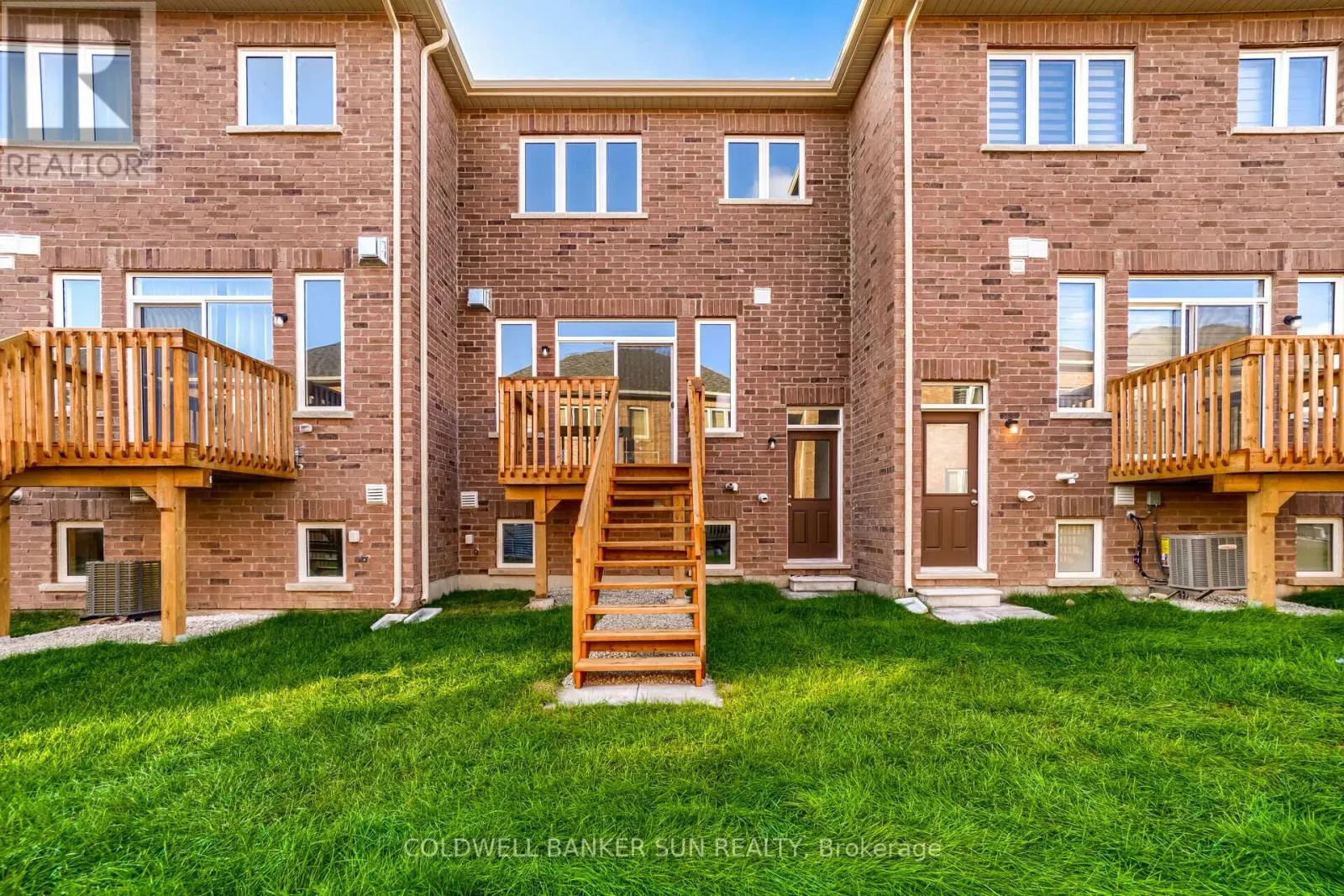 28 BENHURST CRESCENT