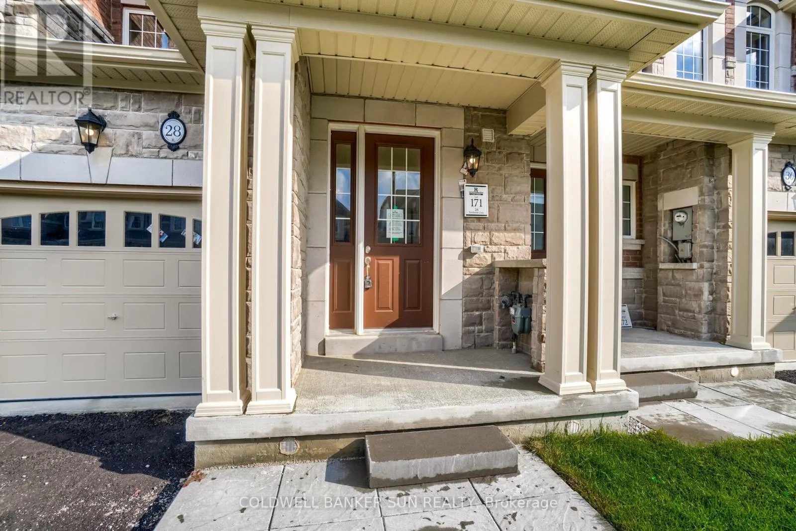28 BENHURST CRESCENT