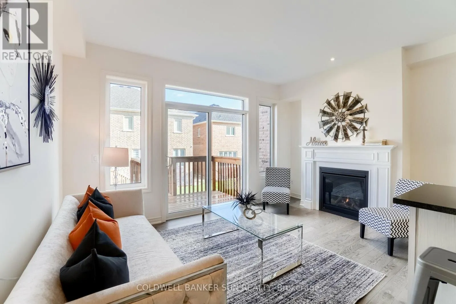 28 BENHURST CRESCENT
