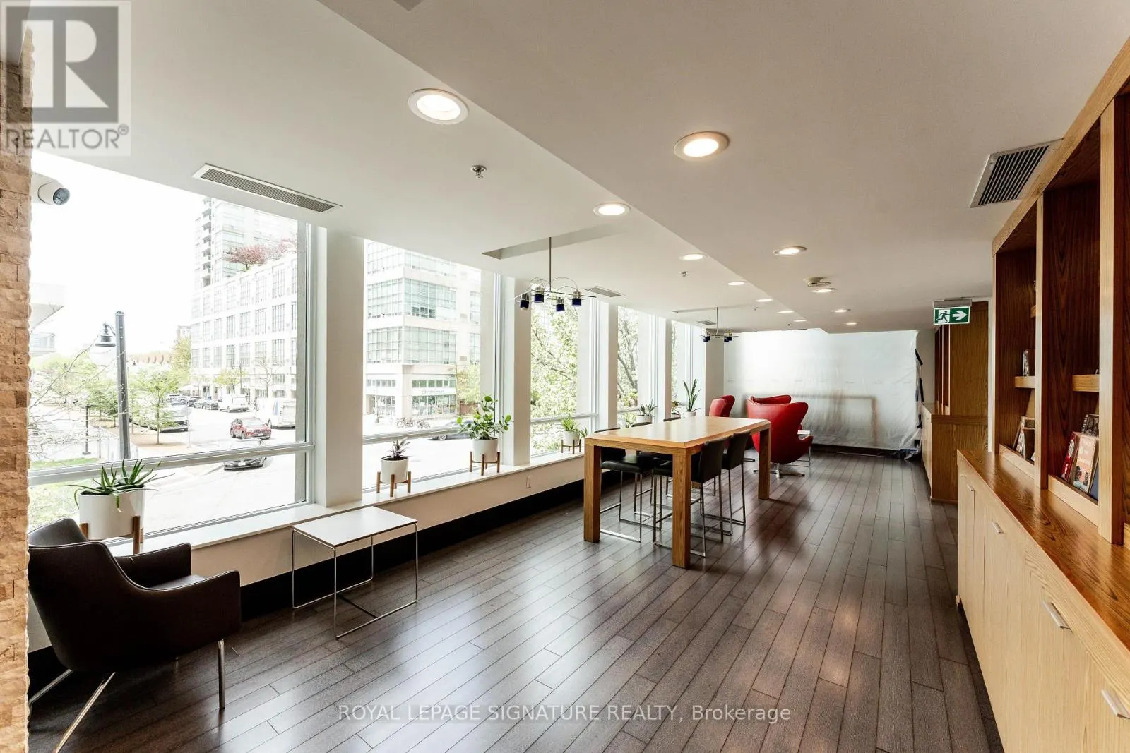 2521 - 165 LEGION ROAD N