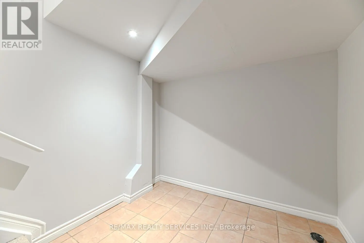 6 - 110 HEATHCLIFFE SQUARE
