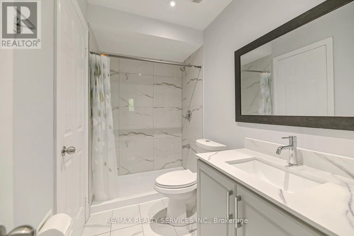 6 - 110 HEATHCLIFFE SQUARE