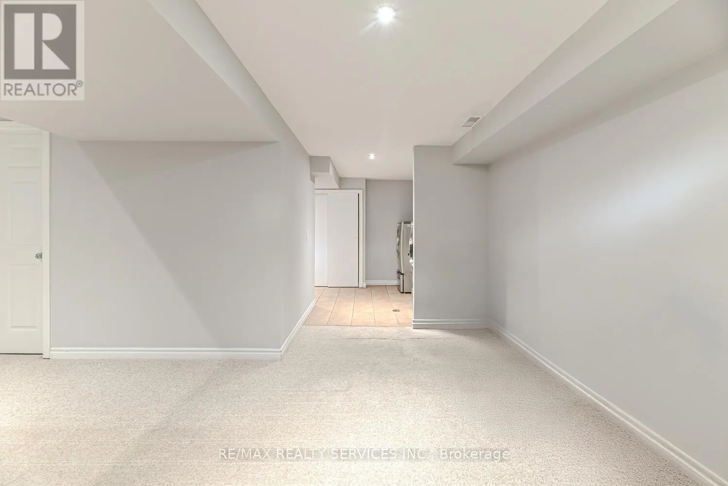6 - 110 HEATHCLIFFE SQUARE