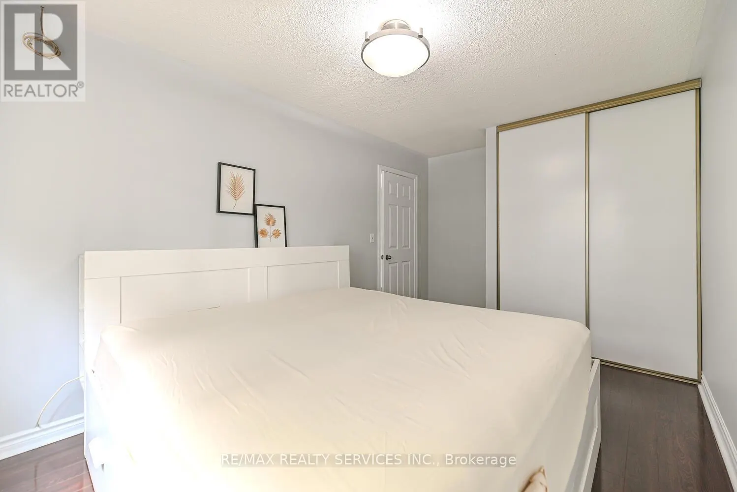 6 - 110 HEATHCLIFFE SQUARE