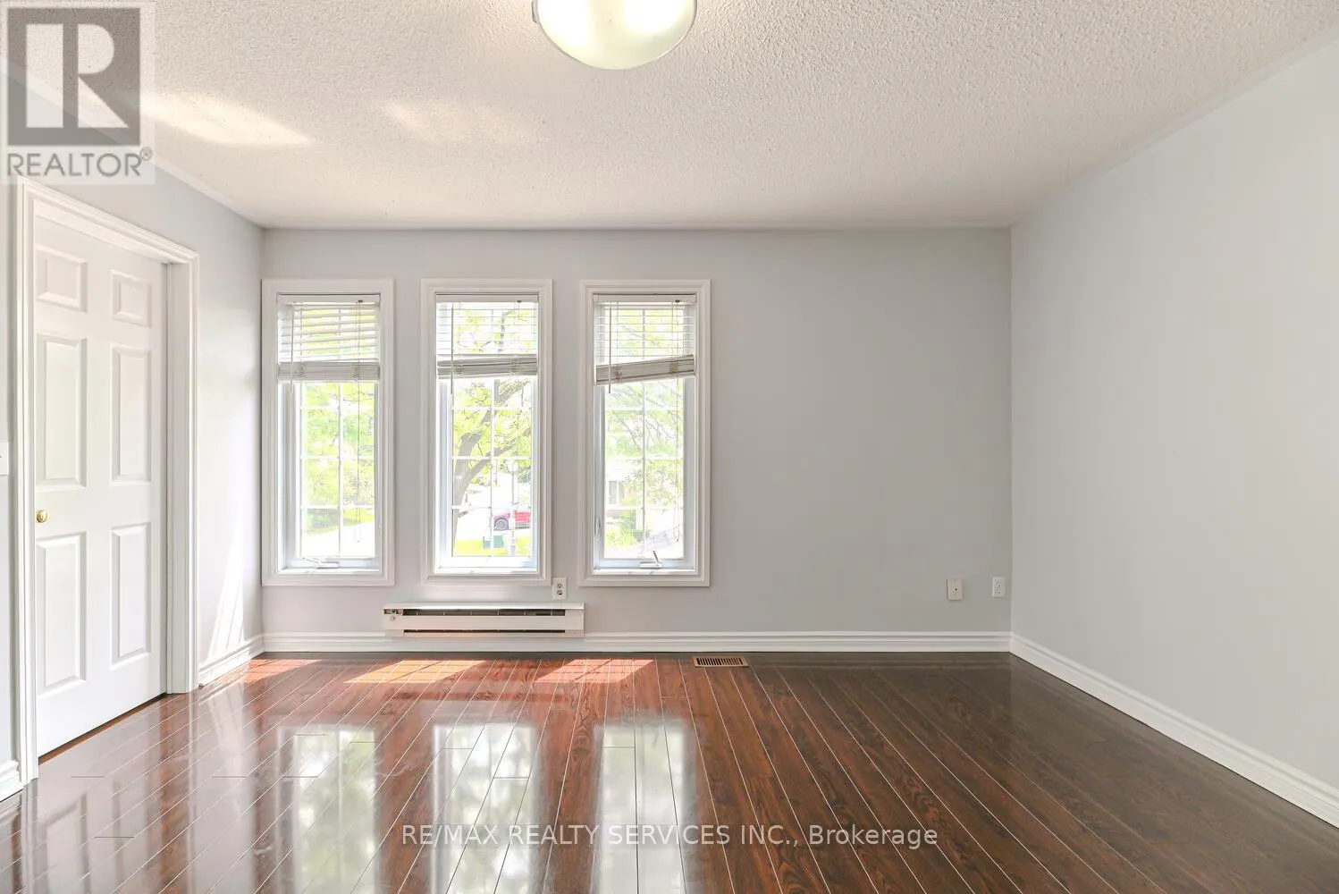 6 - 110 HEATHCLIFFE SQUARE