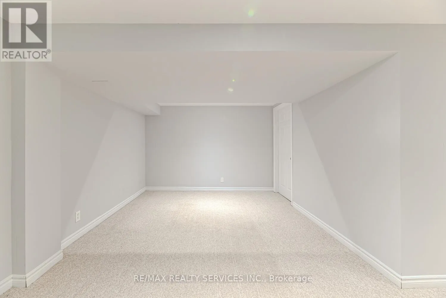 6 - 110 HEATHCLIFFE SQUARE