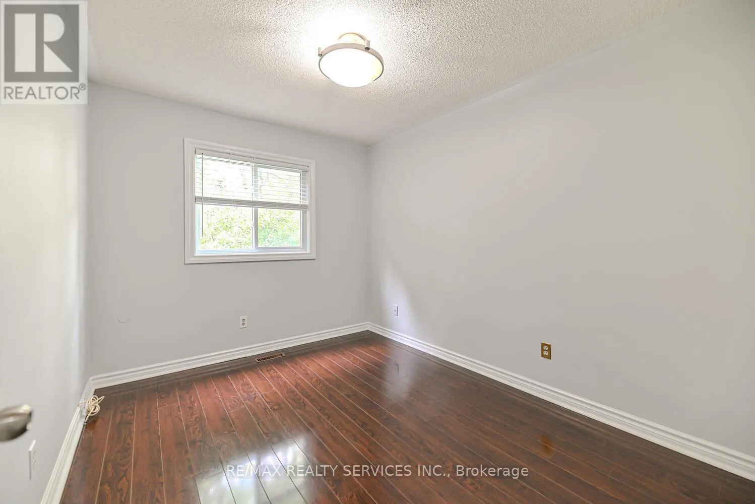 6 - 110 HEATHCLIFFE SQUARE