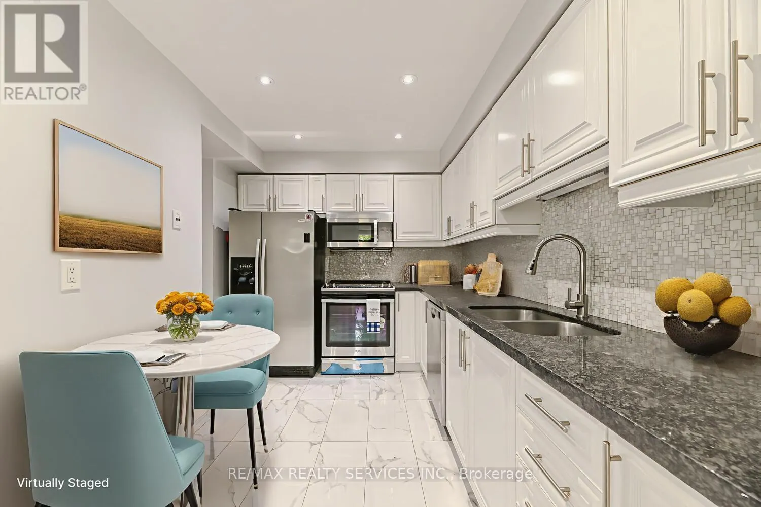 6 - 110 HEATHCLIFFE SQUARE