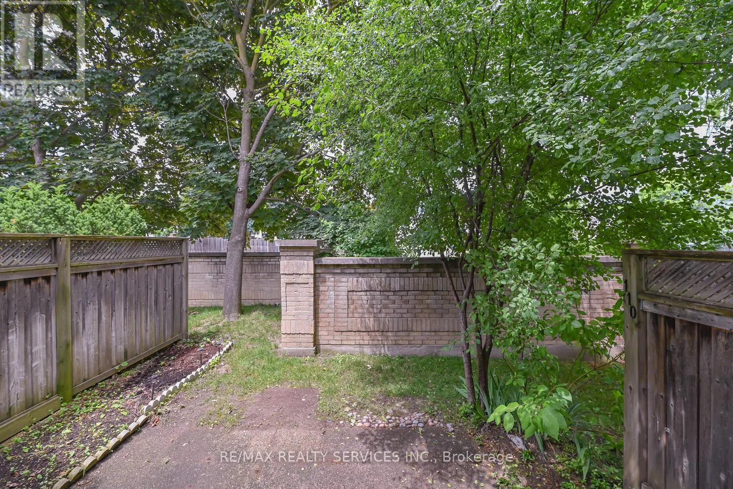6 - 110 HEATHCLIFFE SQUARE