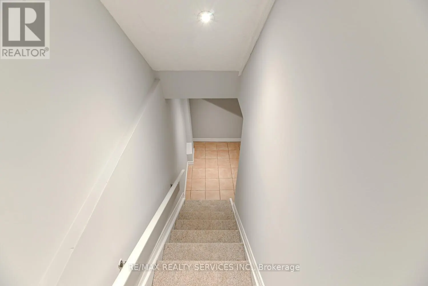 6 - 110 HEATHCLIFFE SQUARE