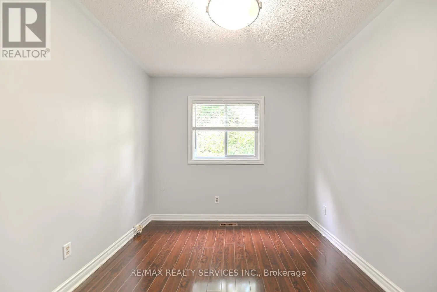 6 - 110 HEATHCLIFFE SQUARE