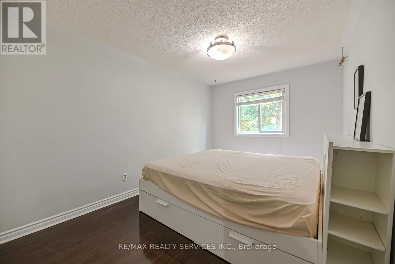 6 - 110 HEATHCLIFFE SQUARE