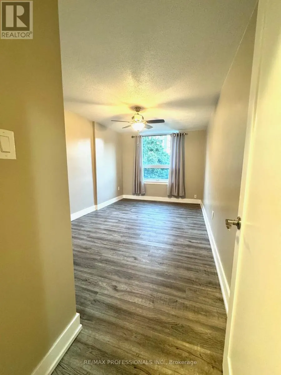 307 - 15 LA ROSE AVENUE