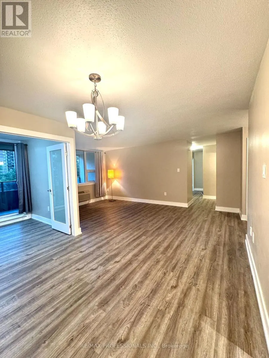 307 - 15 LA ROSE AVENUE