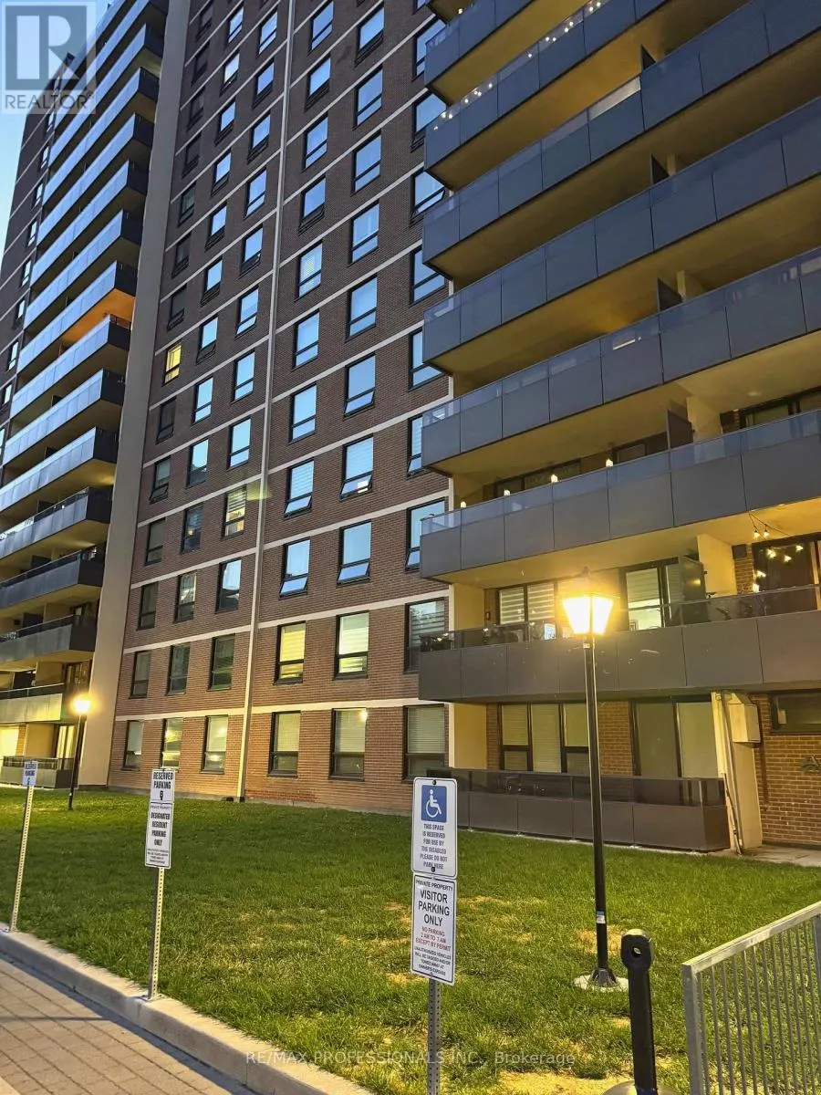 307 - 15 LA ROSE AVENUE