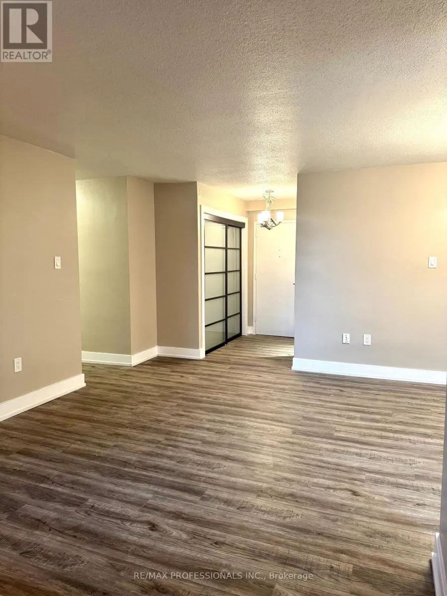 307 - 15 LA ROSE AVENUE