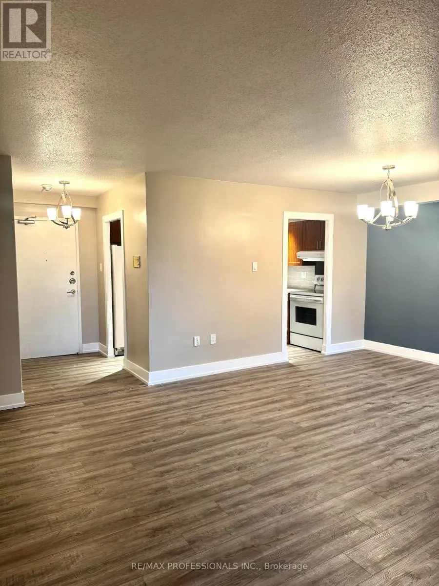 307 - 15 LA ROSE AVENUE