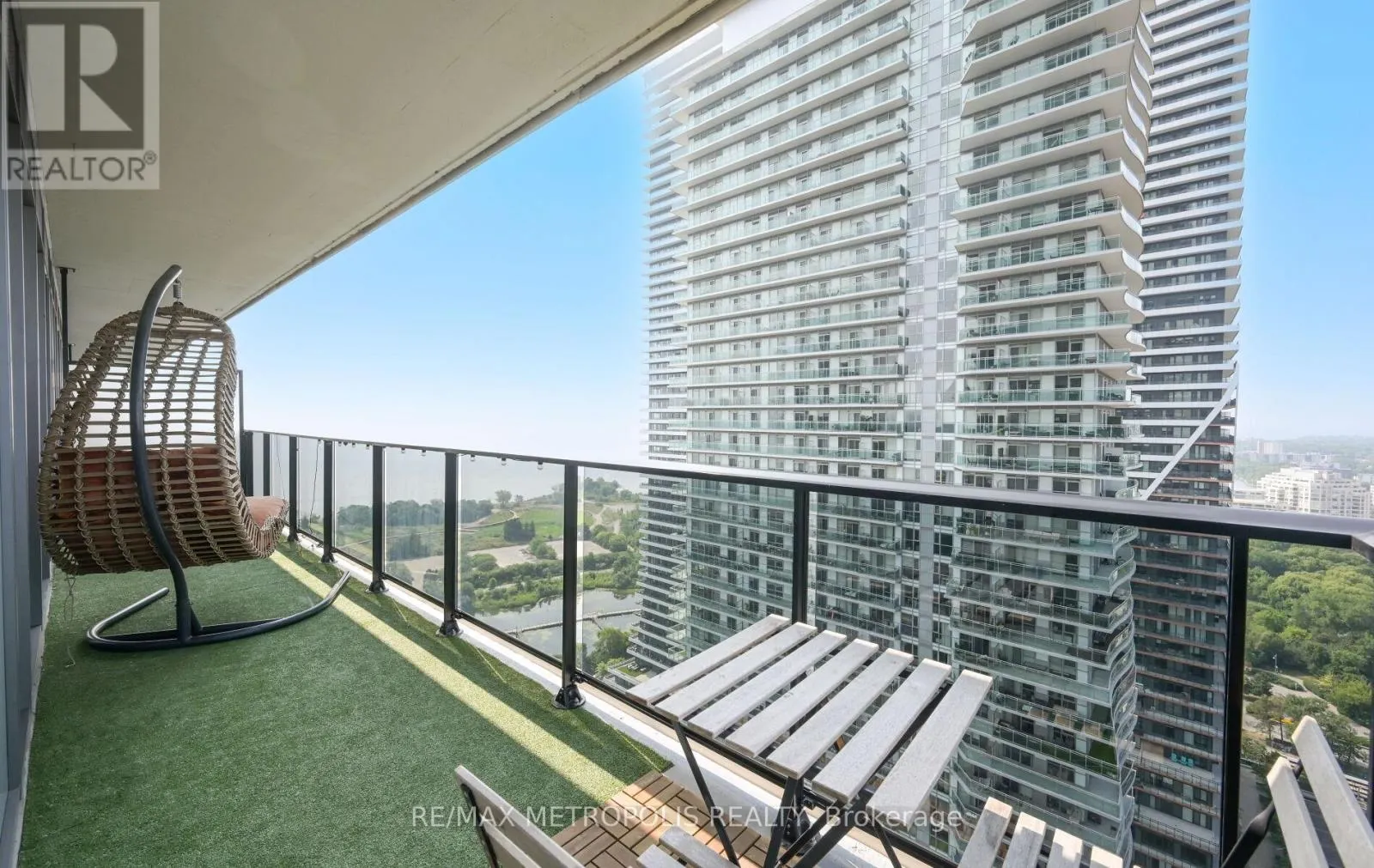 2808 - 70 ANNIE CRAIG DRIVE