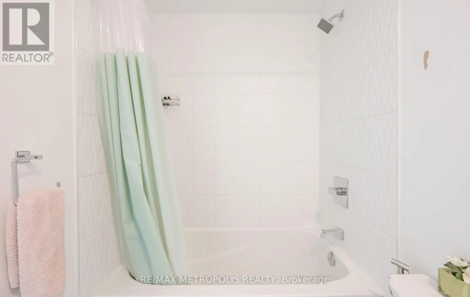 2808 - 70 ANNIE CRAIG DRIVE
