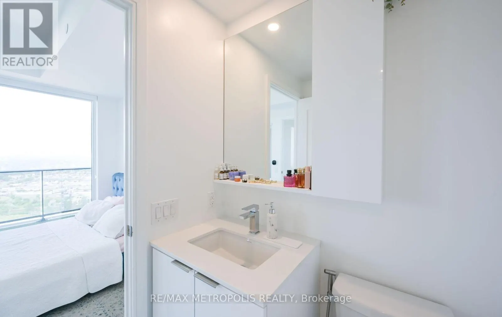 2808 - 70 ANNIE CRAIG DRIVE